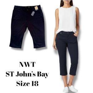 St. John's Bay NWT Easy Fit Black Mid Rise Stretch Capri Classic Comfy Size 18W
